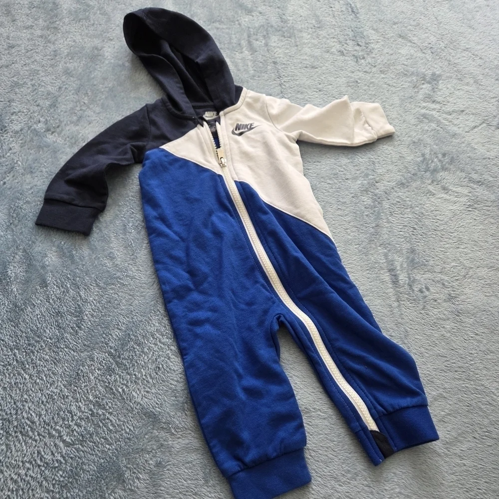 Nike Baby Navy and White Hooded One Piece Size 9 Months